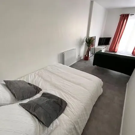 Autre Canal Chez Helo דירה *